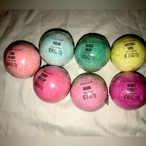 Body & Earth Bath bombs